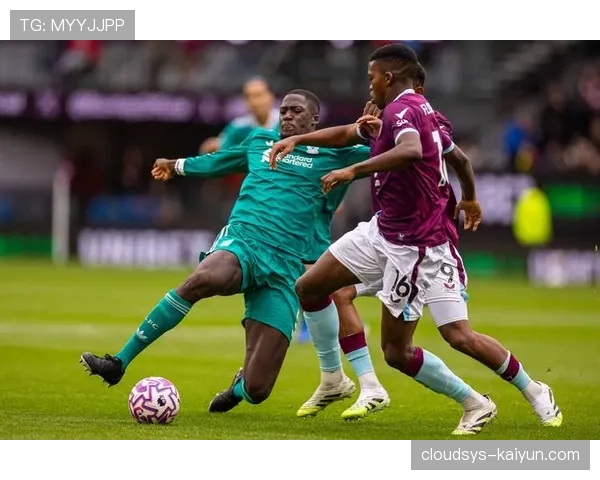 战术演进：三中卫体系在欧冠的复兴，是为更好地控制转换节奏？